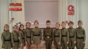 НА ФОТОГРАФИИ В ГАЗЕТЕ исполняют дошкольники