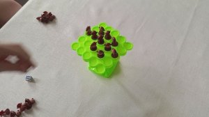 Играем в игру на баланс. Выставляем обезьянок на платформу.