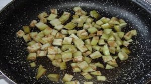 Салат из баклажана с копченым сыром и яйцом