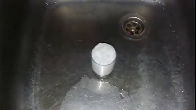 Опыт с уксусом, жидким мылом и содой.