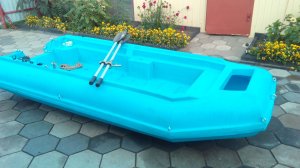 Лодка плоскодонка из полиэтилена, двигатель болотолход, испытание на воде.