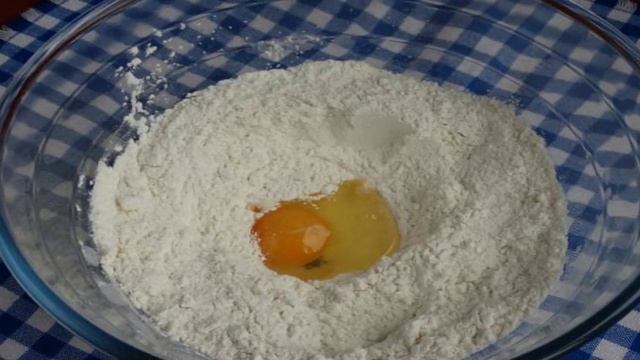 Быстрый пирог с ягодами и фруктами