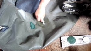 как заклеить лодку ПВХ, бассейн, надувной матрас и другие материалы из пвх.... Клей (моментом)