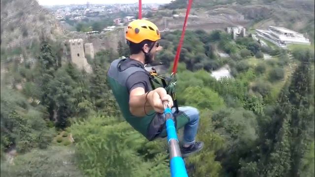 Zip Line in Tbilisi, Georgia Zip Line в Тбилиси, Грузии для экстремалов смотреть онлайн
