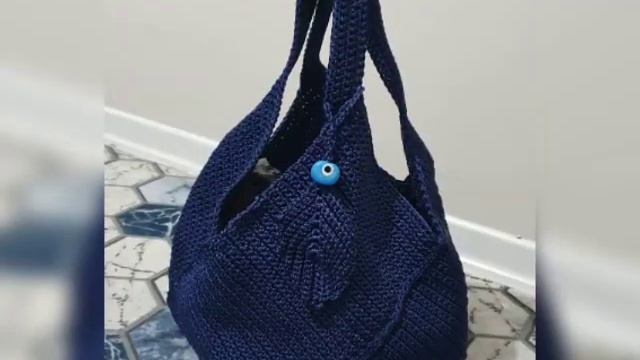Сумка крючком из шнура с листиком.