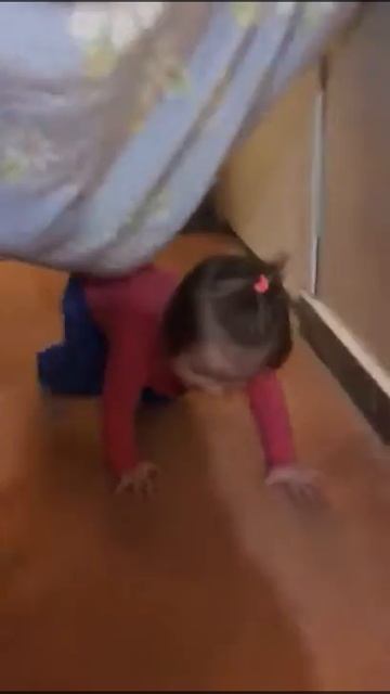 Смешное видео с детьми Полоса препятствий дома для детей. Занятия с ребёнком двух лет