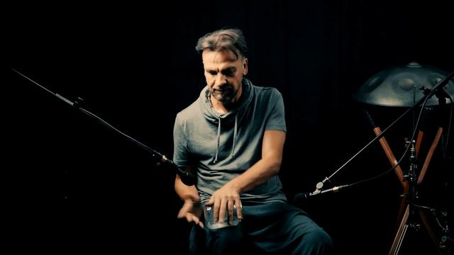 Jar with water sounds really weird [Nadishana] смотреть онлайн