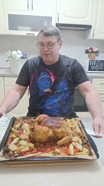 Курица запечённая в духовке целиком. #вкумнаяеда #еда #курица #курицавдуховке смотреть онлайн