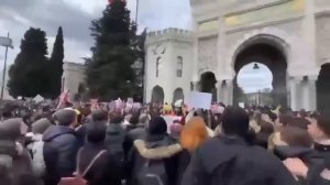 В Турции протестные акции, сопровождавшихся кричалками «Кто не скачет, тот Тайип».«кастрюльный бунт»