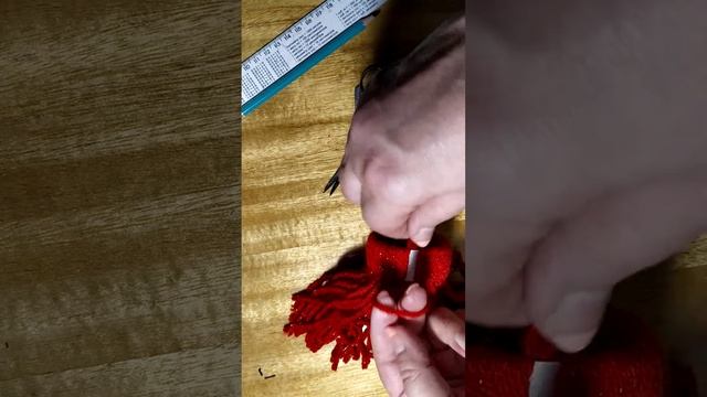 Гномик из ниток. Урок 2