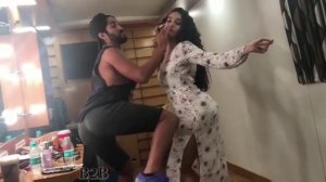 sexy Nora fatehi hot seen for mekap mane.