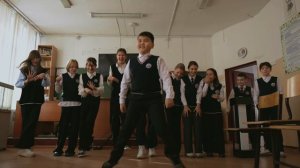 Шоу Два Дивана | Выездная игра в школе