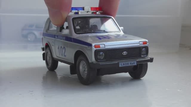 Полицейские машинки.Играем и смотрим