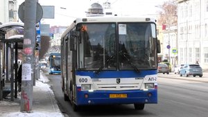 Автобус НефАЗ-5299-20-32 борт. №600 маршрут №24 на остановке "Гостиница Центральная"