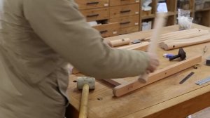 Изготовление складных стульев с сидушкой из ткани мастером Ишитани