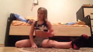 Как сесть на шпагат???