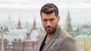 Мечтает читать классику в оригинале: как турецкий актер Джан Яман покоряет Россию