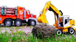 Машины-помощники Лесовоз и Грузовик. Экскаватор помогает убрать камень. Рабочие машинки для детей