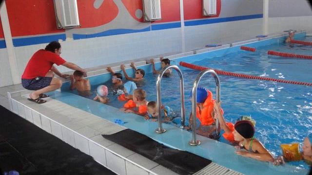 ЛОЛ МОУ "СОШ п. Тепличный". Посещение бассейна смотреть онлайн
