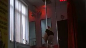 Pole-Dance - Сидячая фигуристка