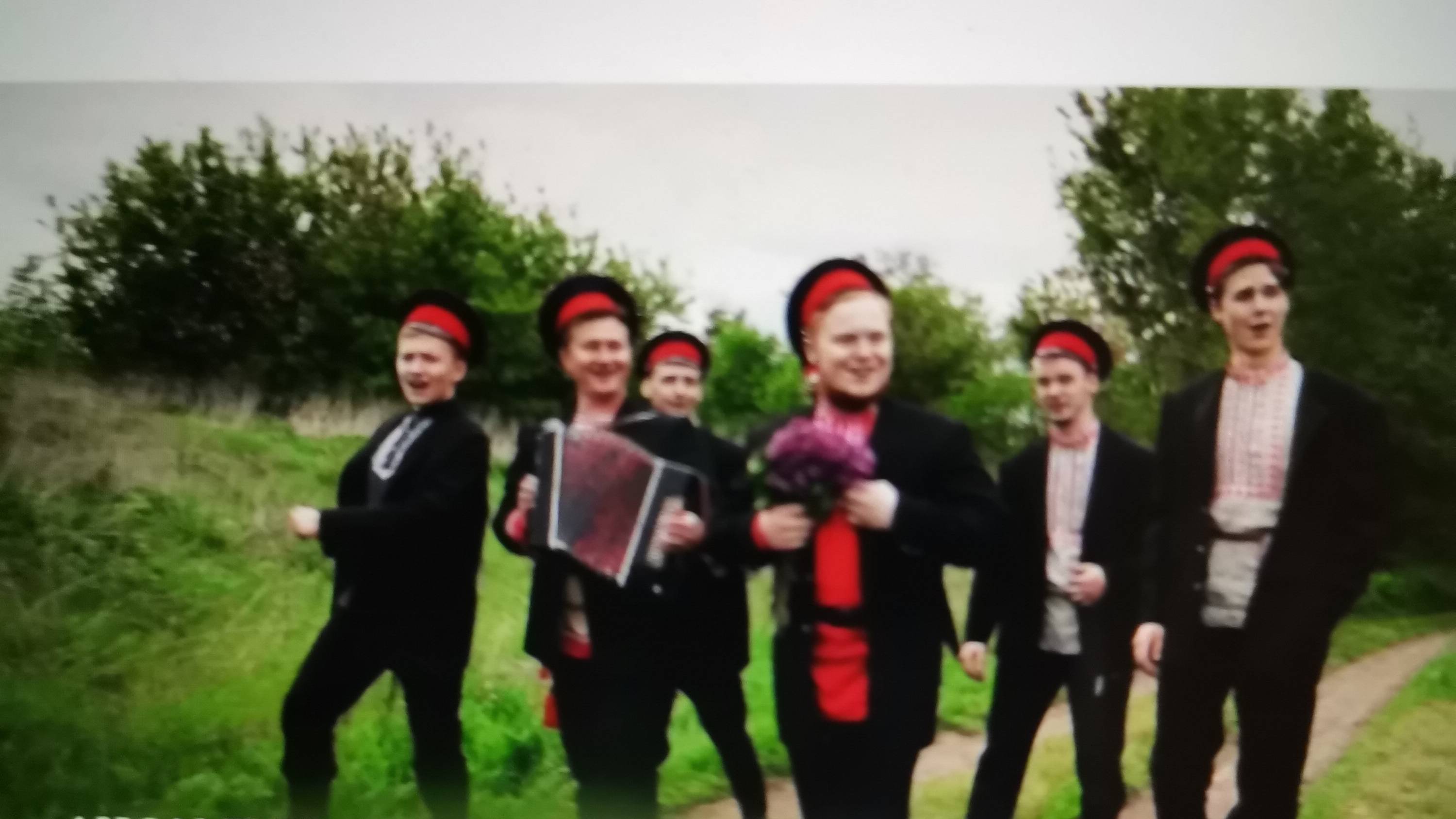 В узенький проулочек.. зачем жену брал