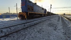 Маневровый тепловоз ТЭМ7-0286 в сцепке с хопперам | Железная дорога в Сибири