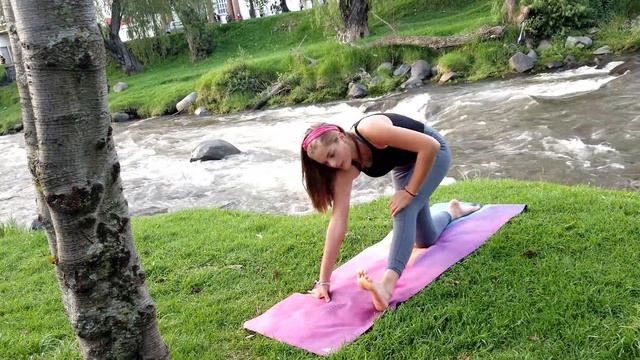 How to Do the Splits | Stretches for Splits | Leg Stretches | Stretching смотреть онлайн