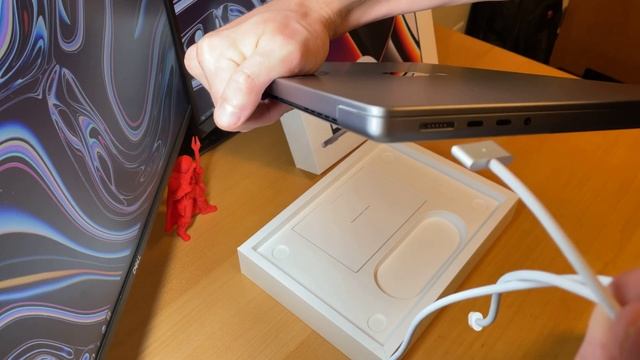 14” MacBook Pro M1 Pro Unboxing смотреть онлайн