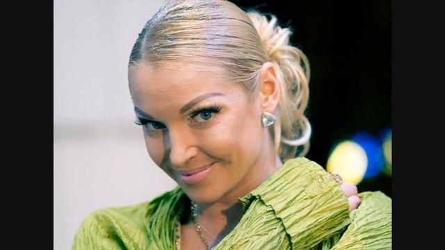 «В трусах и босоножках — роскошно» Анастасия Волочкова рассмешила поклонников смотреть онлайн