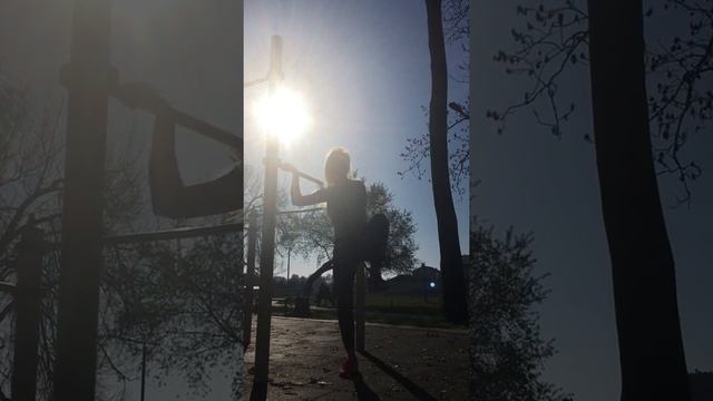 Шопен,прелюдія Е минор,я делаю шпагат в воздухе смотреть онлайн