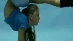 Очень гибкая девушка