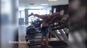 ОЧЕНЬ ГИБКАЯ И МОЩЬНАЯ ДЕВУШКА!