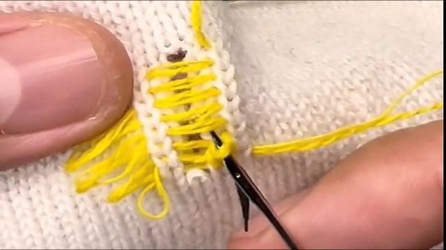 Штопаем дырку в свитере смотреть онлайн