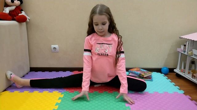 Как сесть на поперечный шпагат