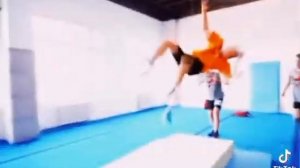 а4 сделал сальто