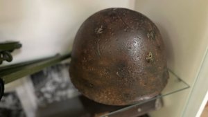 "Солдатская каска-символ подвига и памяти"