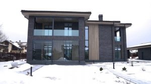 Фасад современного дома из ясеня с камнем от Thermodecking