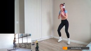 трясет бидонами