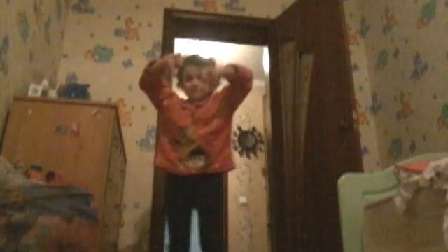 Влог: Занимаюсь гимнастикой и делую колисо очень больно не повторять это очень больно смотреть онлайн