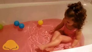 Купаемся цветной воде / bathing in colorful water