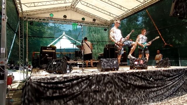 One Hidden Frame - Exploding Head Syndrom @ Punk Rock Holiday 2015 смотреть онлайн