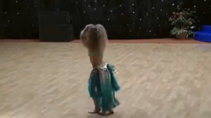 Девочка потрясающе танцует ВОСТОЧНЫЙ ТАНЕЦ загляденье!