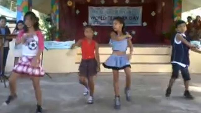 Demi Lavato Neon Light смотреть онлайн