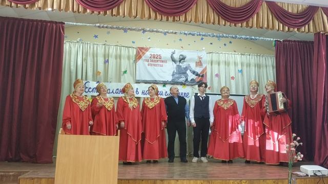 Выступает народный хор села Лаврово