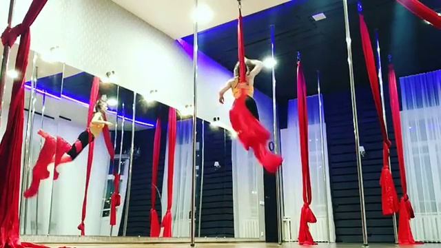 Юля Тарадуда,тренер Royal Pole Dance смотреть онлайн
