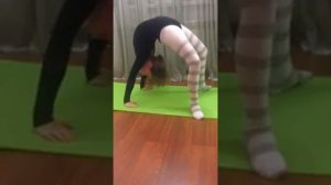 Учу делать  мостик