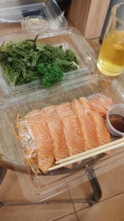 Едим дары моря. Морской виноград+свежий лосось.