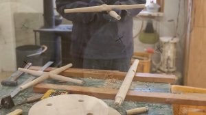 Изготовление табуретов Мару мастером Ишитани