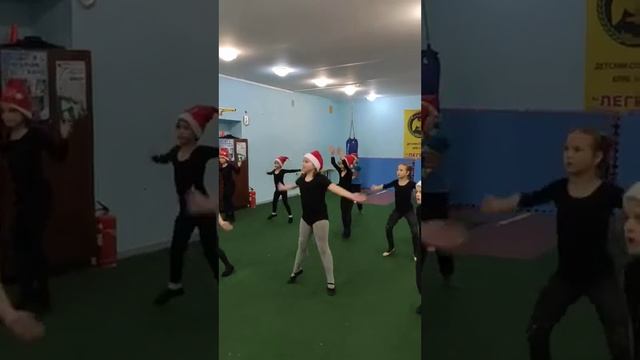 Мамина любимая пампушечка танцует