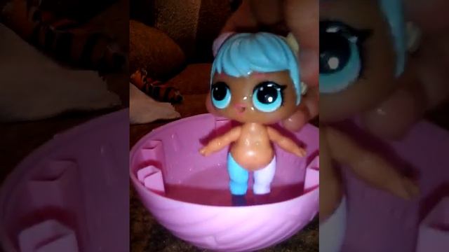 1 часть утро куклы л о л она садится на шпагат!!!